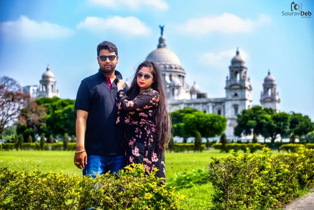 Pre-Wedding Couple portrait in front of Victoria Memorial by Calcutta Wedding Photography